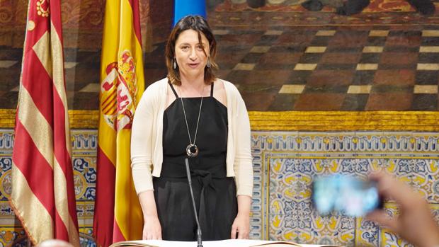 La consellera de Transparencia «auxilia» a Puig en la votación para investigar sus acciones