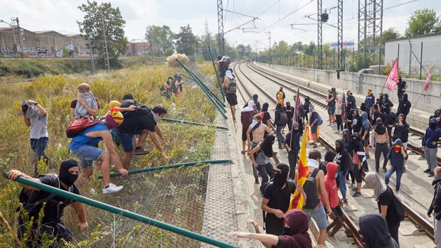 Restablecido el servicio de AVE entre Gerona y Barcelona, afectado por los actos vandálicos