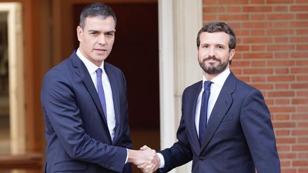 Sánchez se reunirá hoy en La Moncloa con Casado, Rivera e Iglesias para reclamar su apoyo con Cataluña