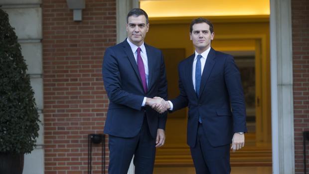 Albert Rivera exige a Pedro Sánchez en La Moncloa el cese de Quim Torra