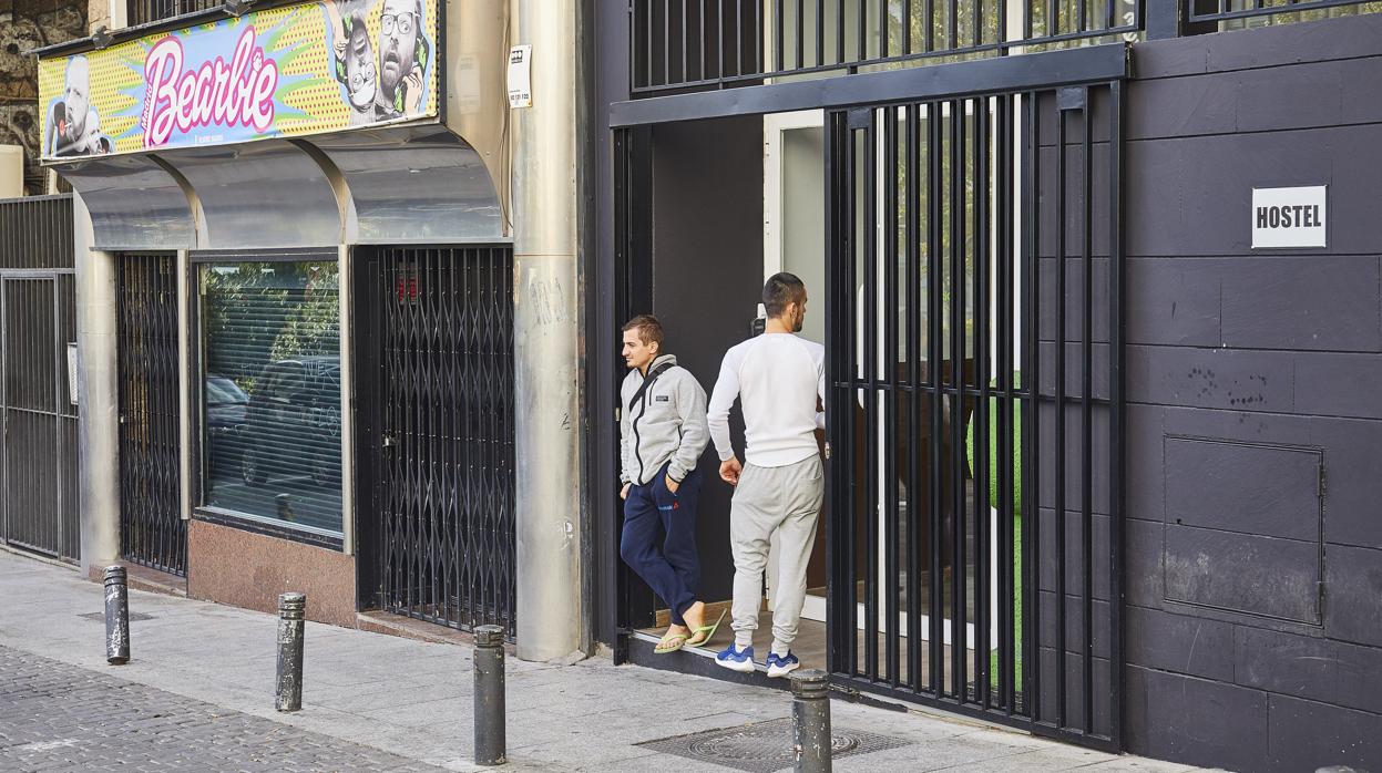 El sengalés, de 29 años, tiene una reseña policial por daños de 2018 y podría haber huido de España