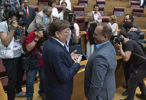 Ximo Puig y Rubén Martínez Dalmau, durante la investidura del primero