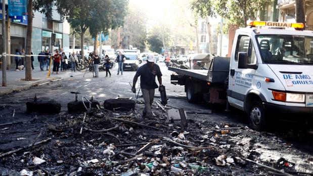 Los vecinos del Ensanche no recobran el aliento tras otra noche de furia y fuego