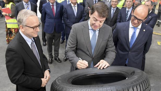 Mañueco anuncia una rebaja media del 15% en el precio del suelo industrial