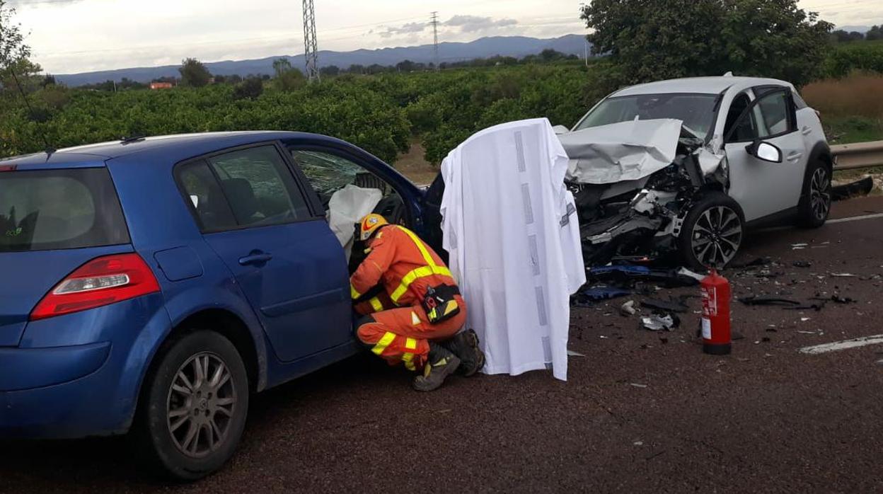 Imagen de la actuación de los bomberos en el siniestro