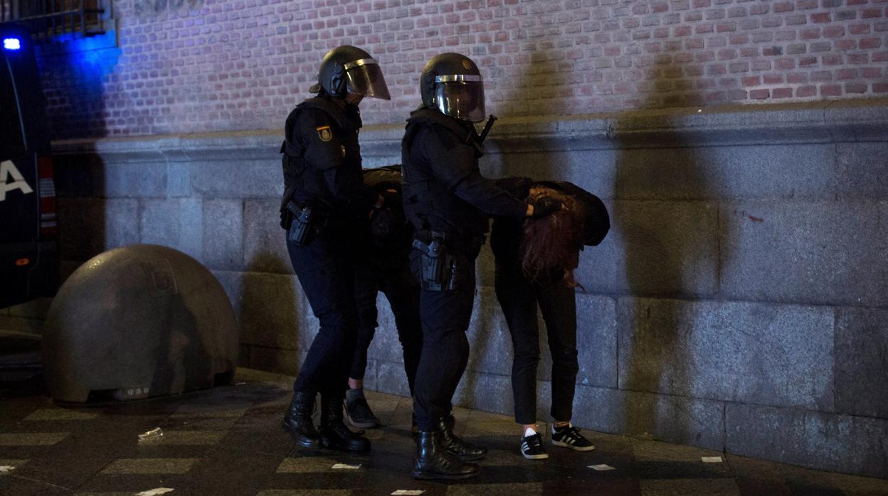 La Policía Nacional detiene a dos jóvenes en el centro de Madrid