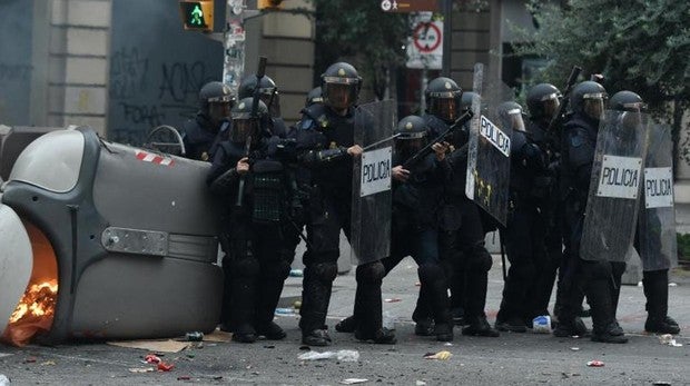 Los sindicatos policiales publican imágenes de los policías heridos en Cataluña