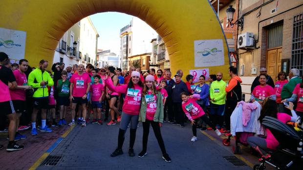 Más de mil personas participan en Quintanar en la I carrera contra el cáncer