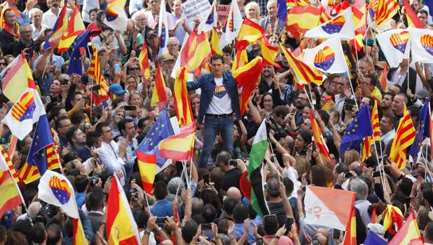Albert Rivera promete encarcelar a los que intenten romper España