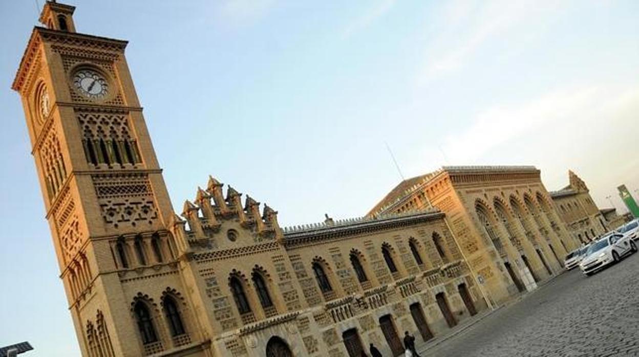 La estación es un precioso edificio neomudéjar