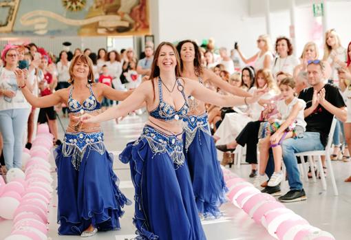 Una exhibición de danza del vientre durante el evento