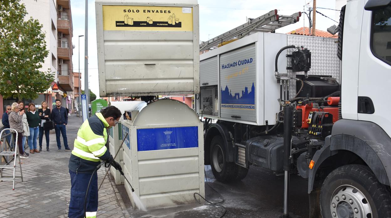 Los lugares de recogida de basura son uno de los puntos que se someten a limpieza