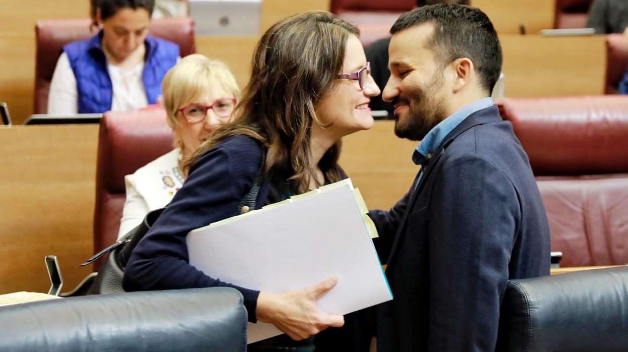 Mónica Oltra y Vicent Marzà, en las Cortes Valencianas en una imagen de archivo