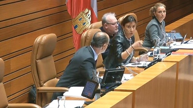 Un bronco pleno de enfrentamientos entre PP-Cs y PSOE aleja el pacto por la sanidad