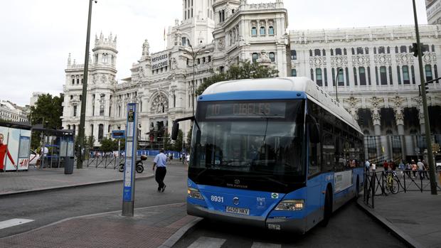 La EMT modifica la ruta de 19 líneas por la manifestación de sus conductores en Cibeles