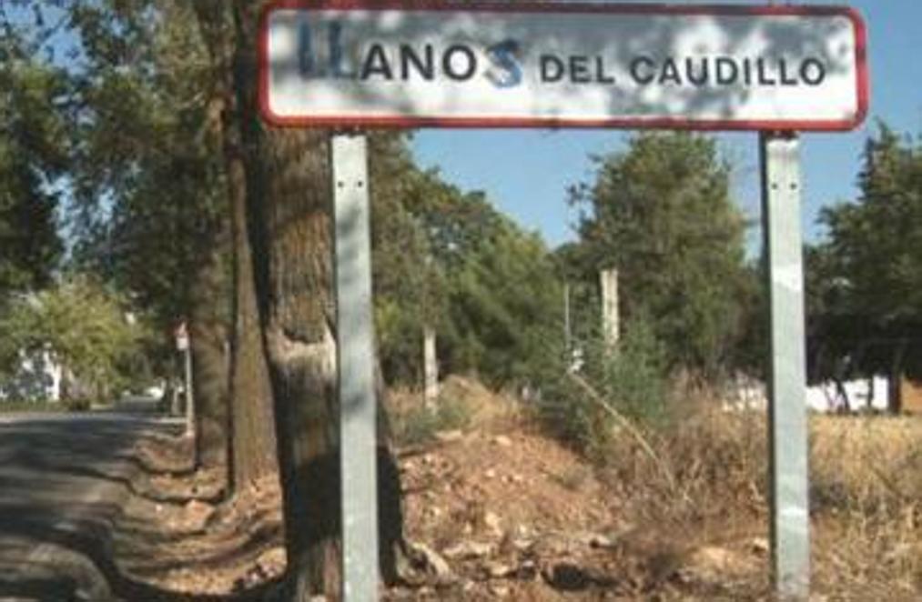 Llanos del Caudillo se ubica en la provincia de Ciudad Real, entre Alcázar de San Juan y Manzanares, y cuenta con poco más de 700 habitantes