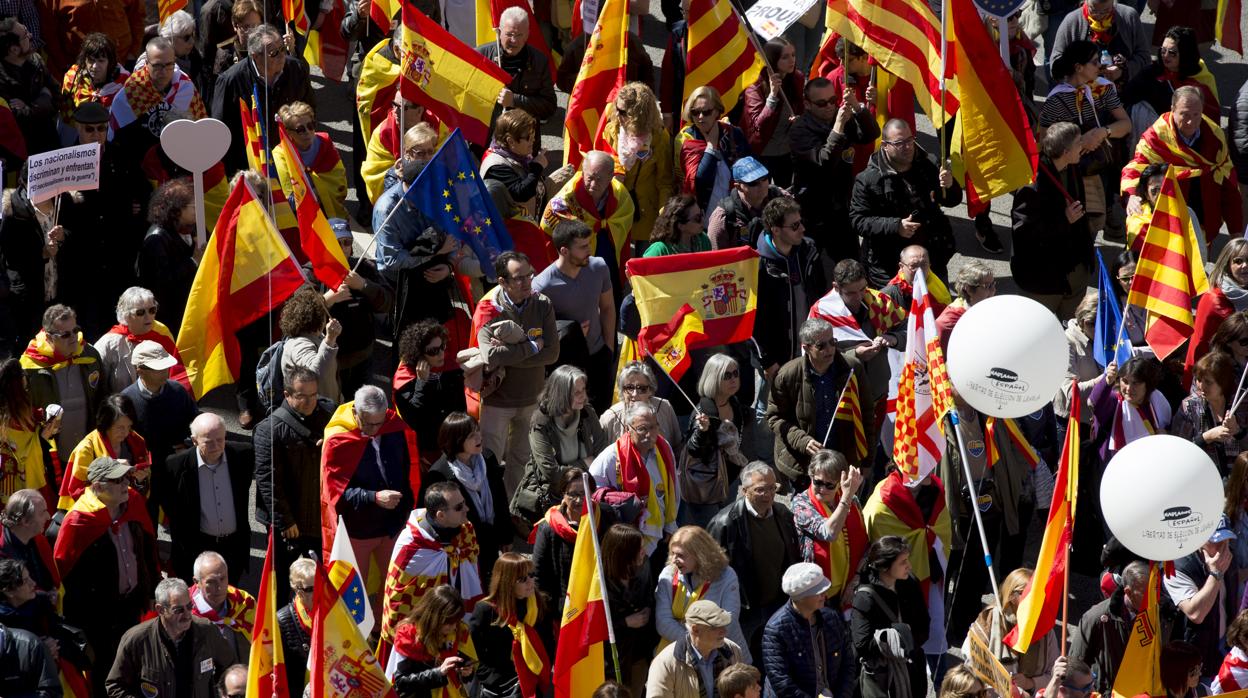 Manifestación en Barcelona convocada por Sociedad Civil Catalana en marzo de 2018