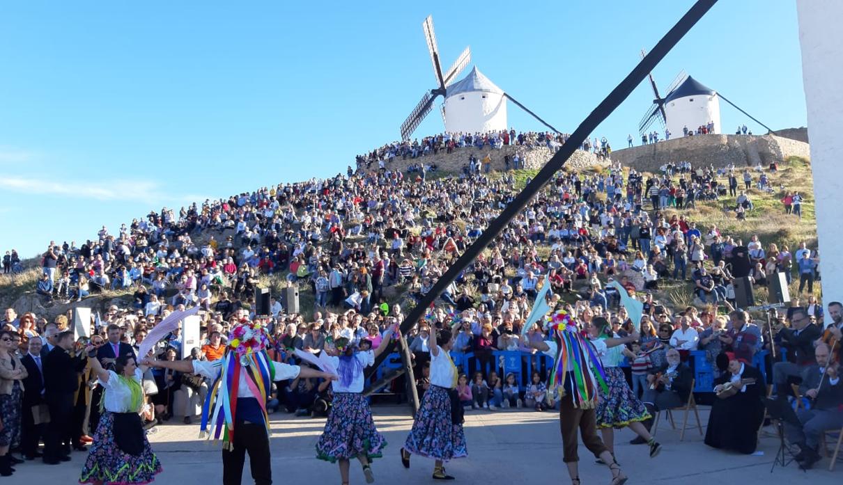 Muestra de folclore en el cerro Calderico