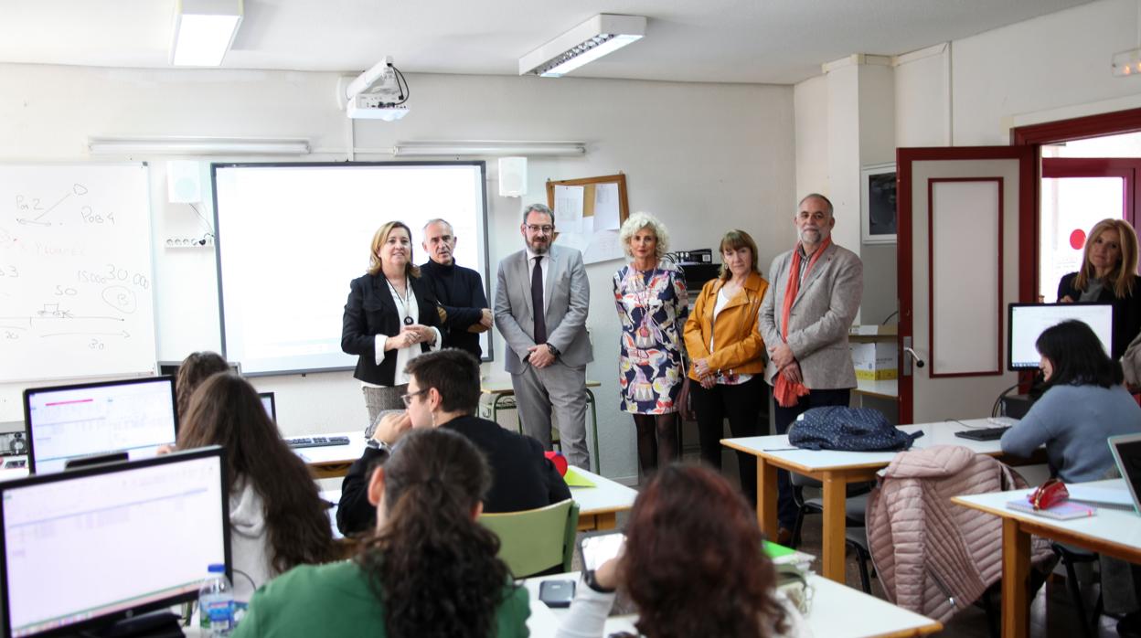 La consejera ha hecho el anuncio este lunes en el IES Brianda de Mendoza de Guadalajara