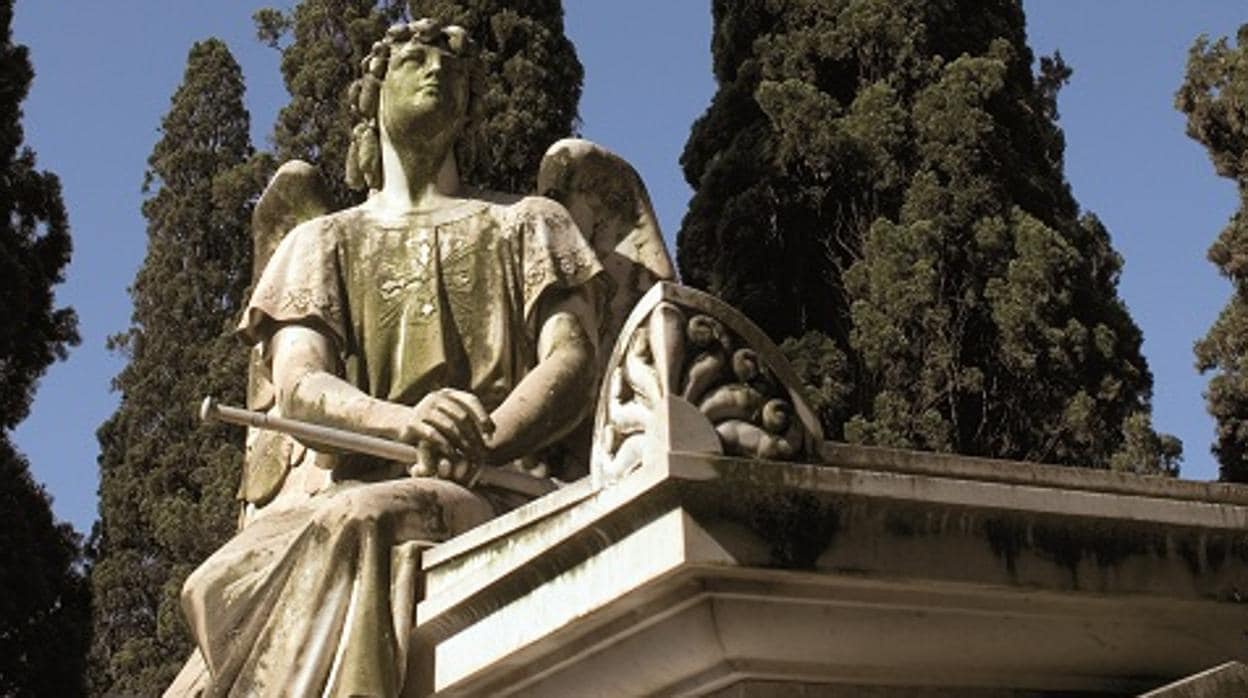 Ángel sentado en el cementerio de Vilafranca