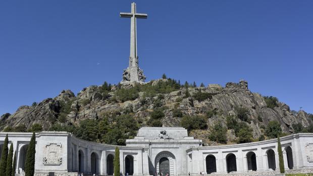 Calvo dice que los restos de Primo de Rivera podrán seguir en el Valle de los Caídos de «manera discreta»