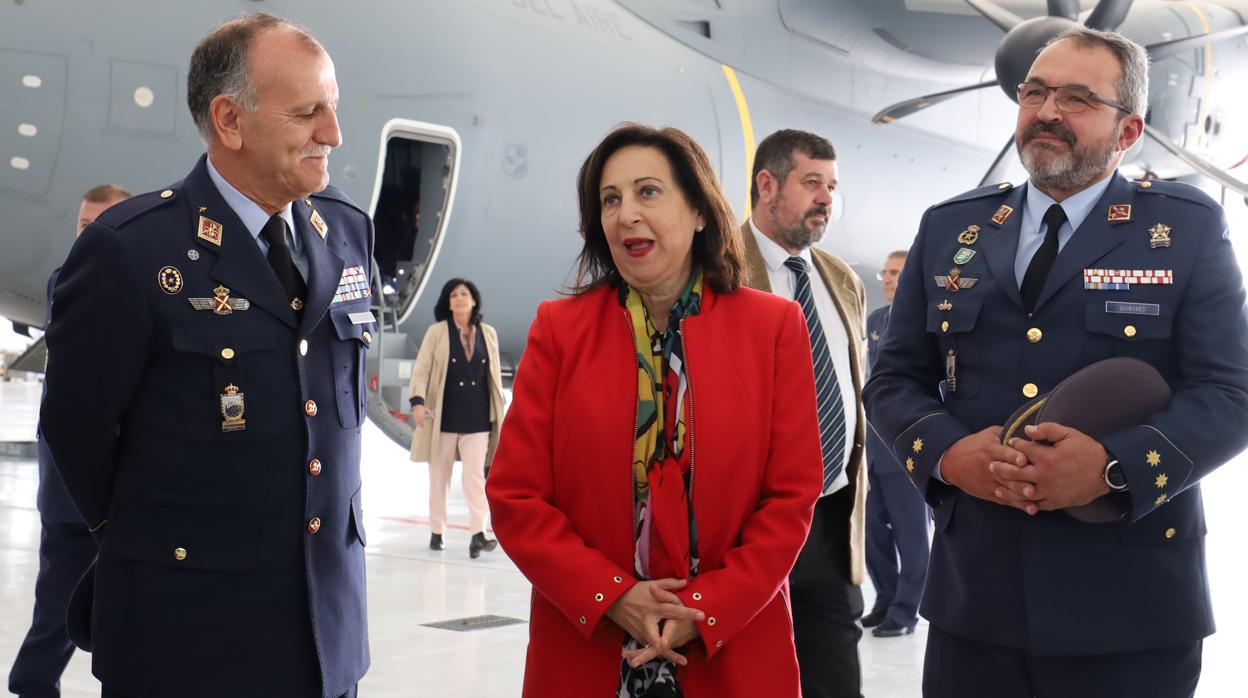 La ministra de Defensa, Margarita Robles, visitó este martes la Base Aérea de Zaragoza