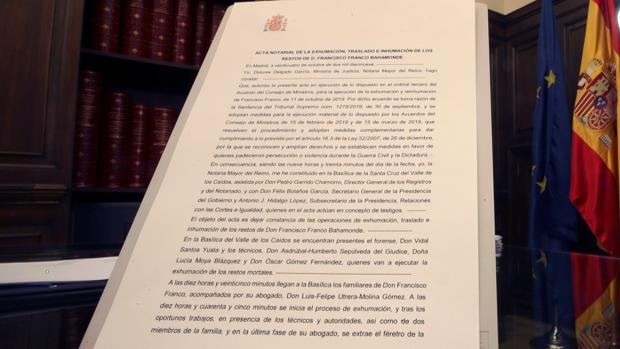 El acta de la exhumación de Franco: minuto a minuto de un día histórico