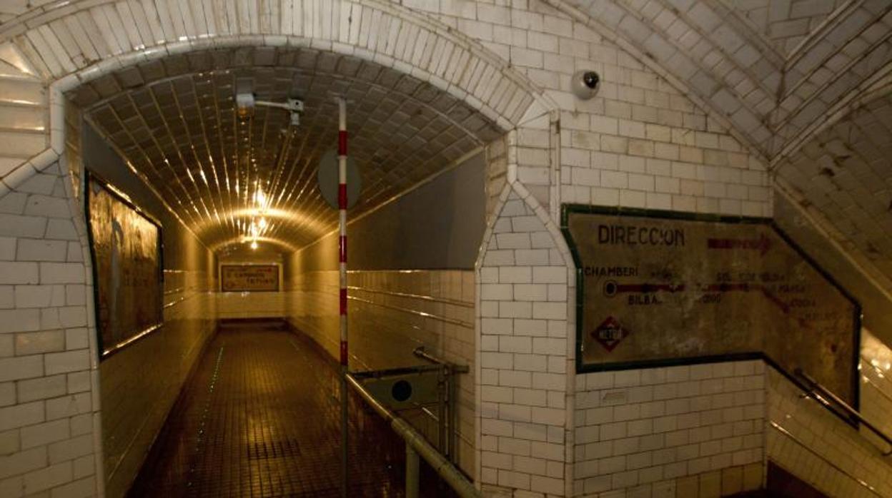 Pasillos de la estación fantasma de Chamberí