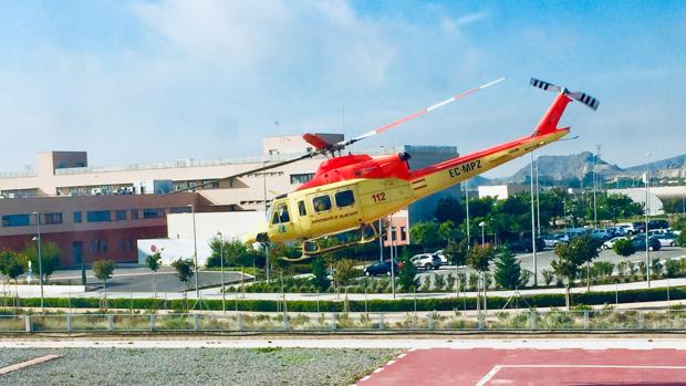 Rescatan en helicóptero a un escalador herido tras una caída en el Puig Campana