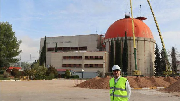 Comienza el desmontaje de la cúpula de la central nuclear de Zorita