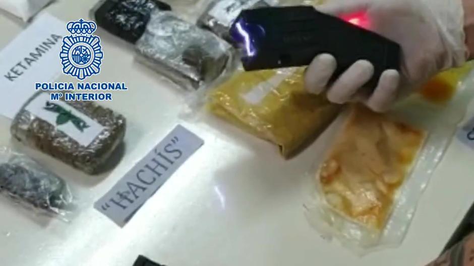 El táser prohibido para la Policía Nacional y la Guardia Civil que sí usan los narcotraficantes