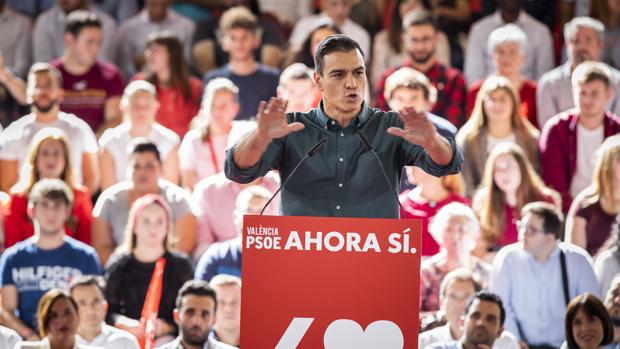 El PSOE simplifica y polariza el 10-N: o gobierna Sánchez «o el PP con los franquistas»