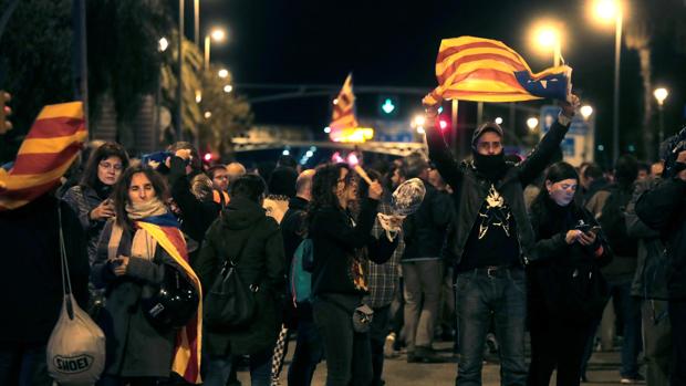 Junts per Catalunya y ERC se suman a los actos de acoso al Rey organizados por los CDR