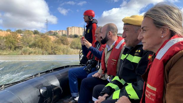 La alcaldesa de Toledo, de prácticas con la UME