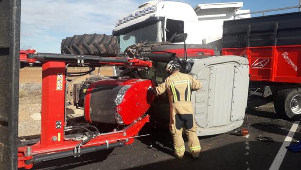 Un tractorista de 58 años muere arrollado por un camión en Cariñena