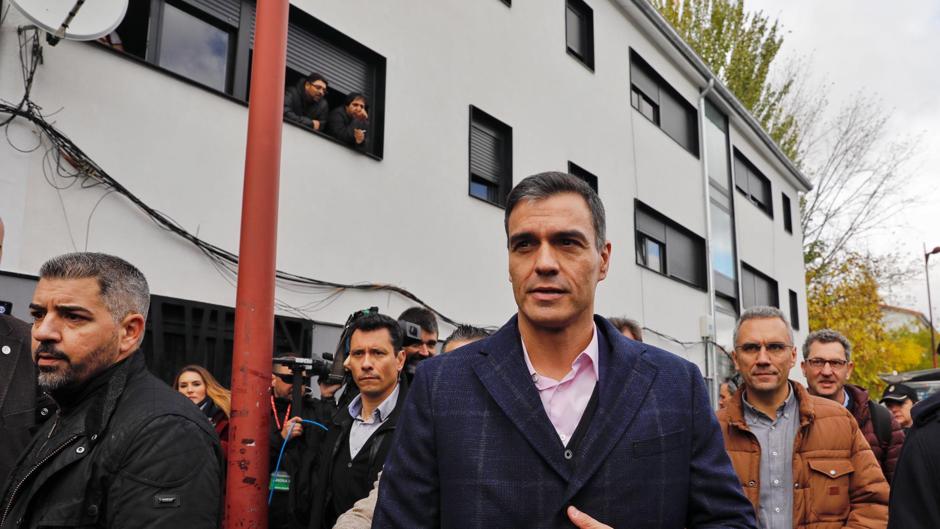 Pedro Sánchez, obligado a suspender su paseo por un barrio «amigo» de Valladolid por su recibimiento hostil