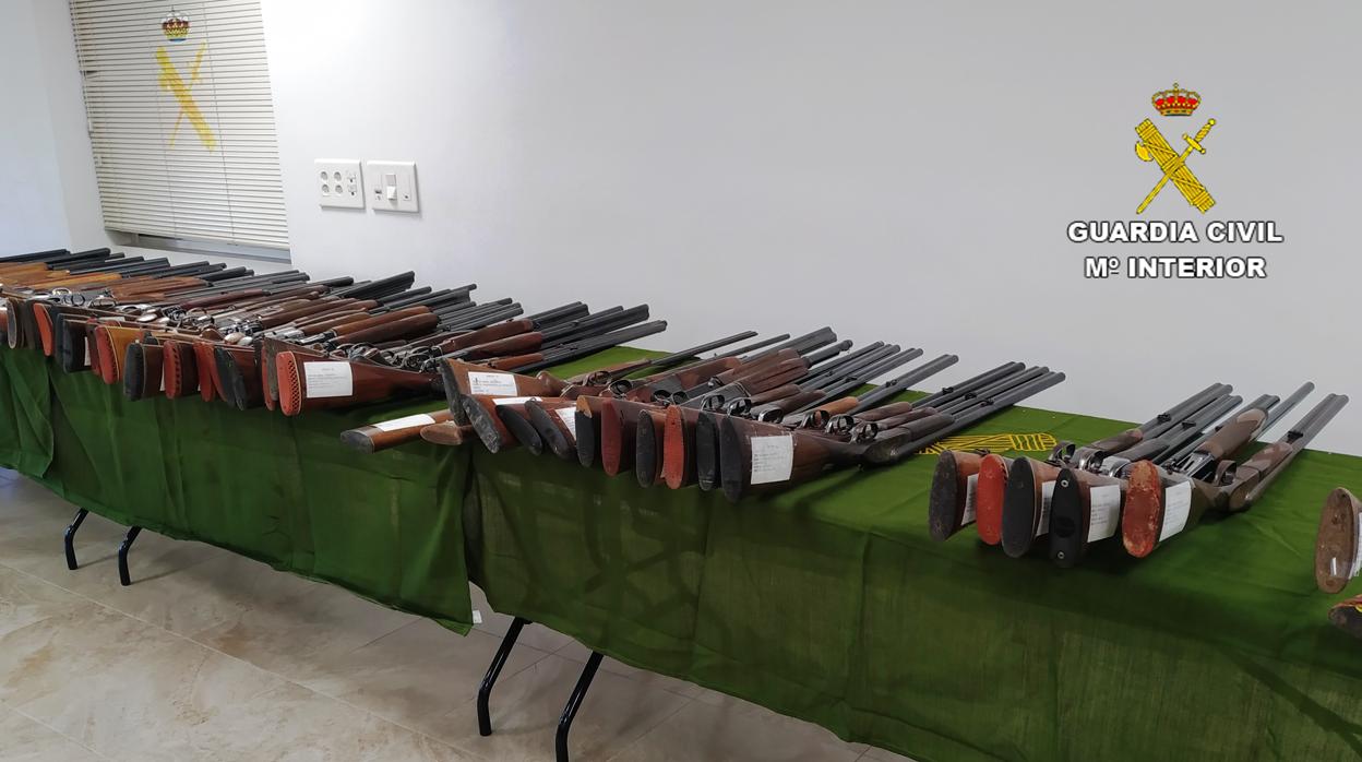 Imagen de las armas que serán subastadas en Castellón