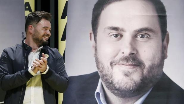 Junqueras pide al Supremo y la JEC ser candidato el 10-N tras posponerse su condena por inhabilitación