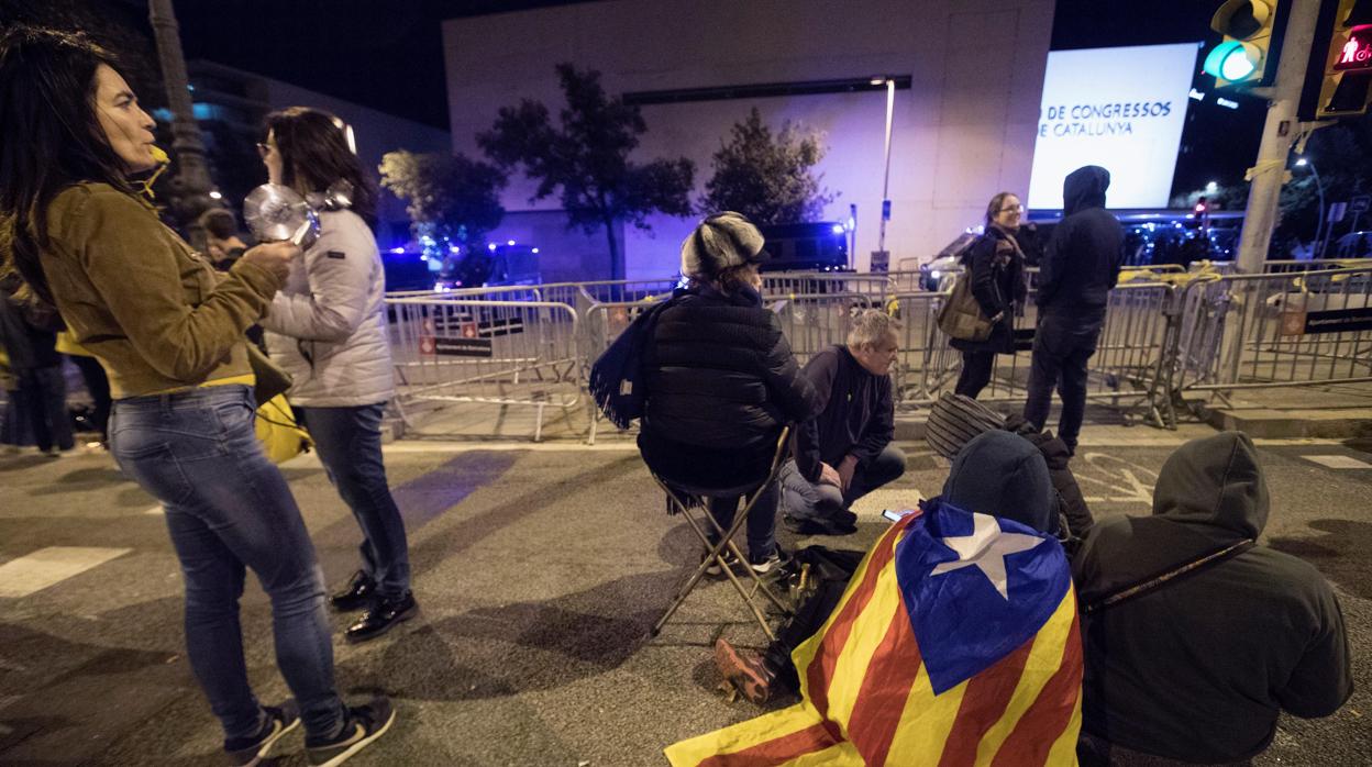 Los CDR convocan una cacerolada hoy domingo frente al Hotel Juan Carlos I y el Palau de Congresos de Cataluña para protestar por la visita del Rey a Barcelona