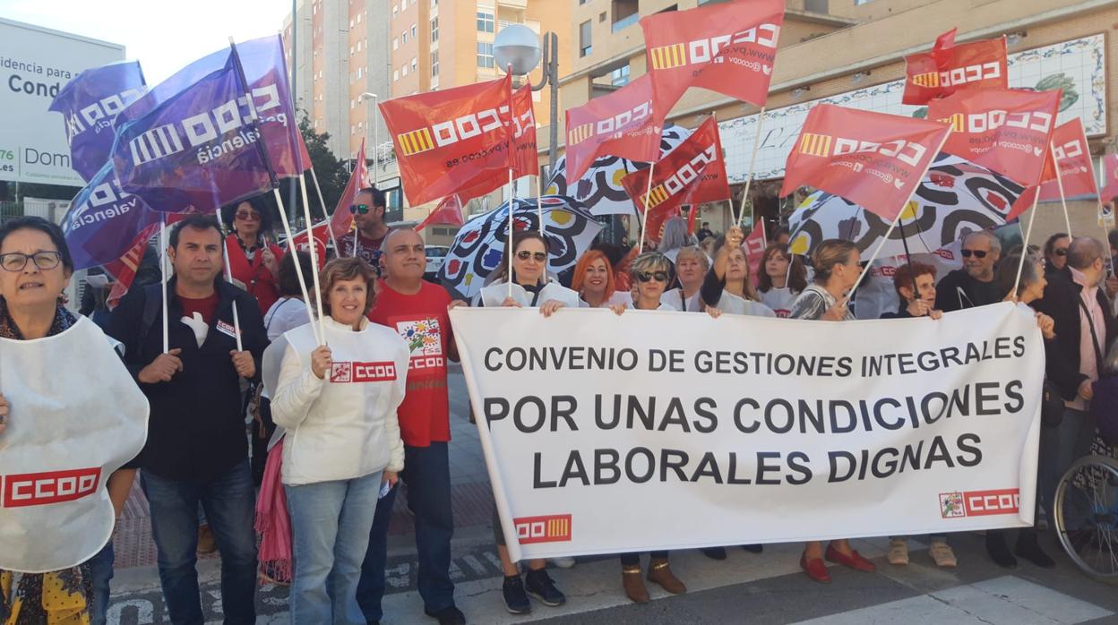 Manifestación de trabajadoras de la dependencia en Alicante, este jueves