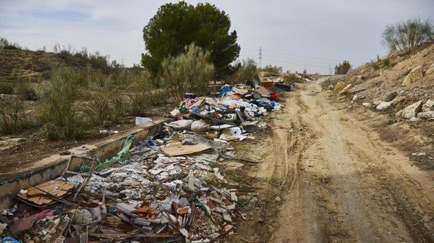 El Parque Regional del Sureste, un gran vertedero sin control en zona protegida