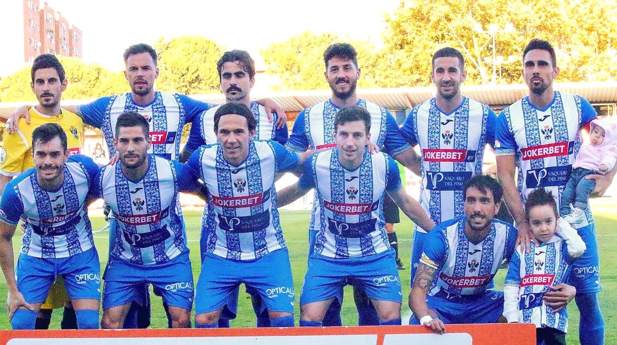 La anécdota fue que el CF Talavera tuvo que jugar con la segunda equipación del San Fernando, ya que la suya concidía con la del equipo local