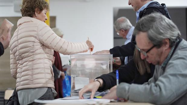 La participación a las 14 horas en la Comunidad Valenciana es del 42,5%: cae tres puntos respecto a abril