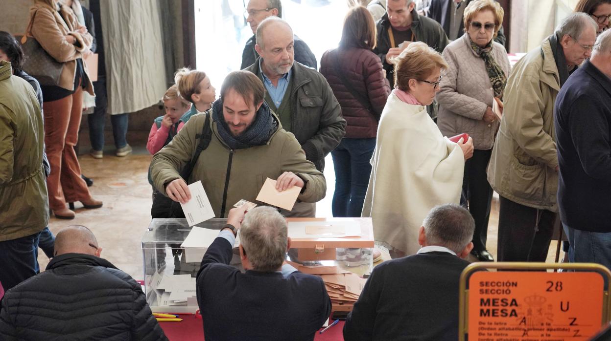 Imagen de un colegio electoral este domingo en Valencia