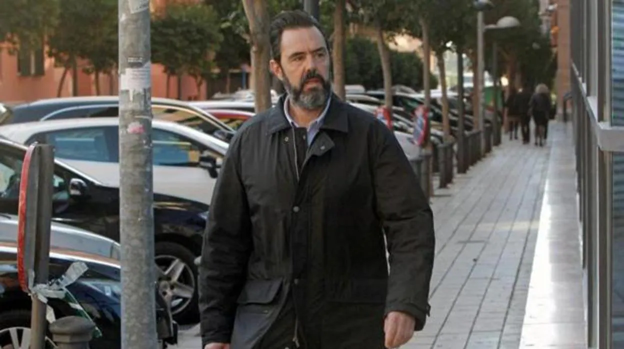 Miguel López, único acusado del crimen, a su llegada, este miércoles, a los juzgados de Alicante