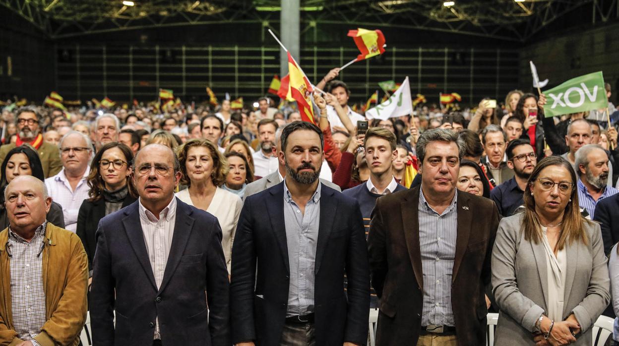 Imagen de Santiago Abascal, en el centro, durante el mitin celebrado por Vox en Valencia el pasado jueves