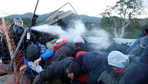 Cortes en La Junquera, en directo: Los Mossos detienen a un camionero tras intentar embestir a manifestantes de «Tsunami Democràtic»