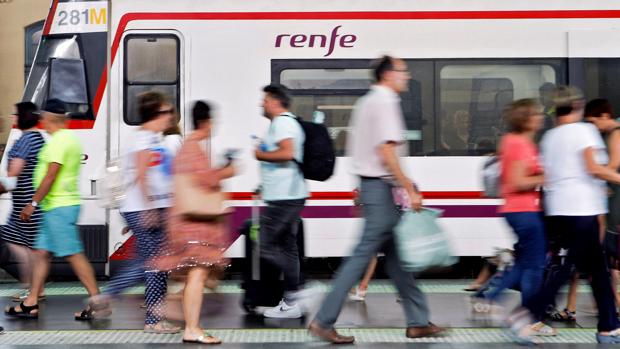 Renfe programa más de 200 trenes para desplazarse al circuito de Cheste con motivo del Gran Premio