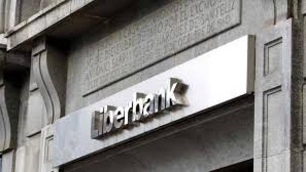 Liberbank y sindicatos comienzan este lunes a negociar  los recortes de salarios y beneficios sociales