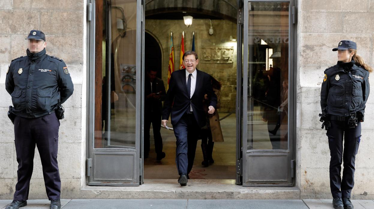 El presidente de la Generalitat, Ximo Puig, sale del Palau